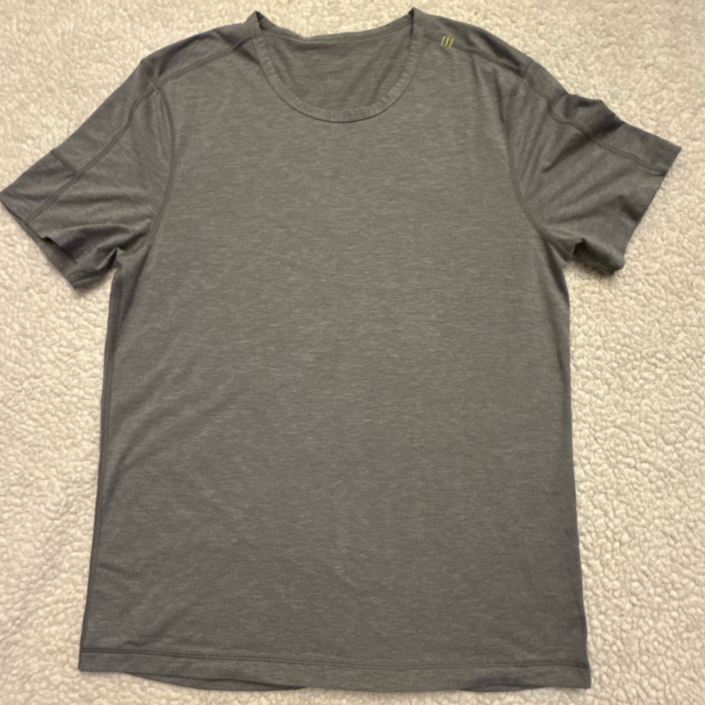 EUC Lululemon Men’s Training Short Sleeve - Heathered Slate
